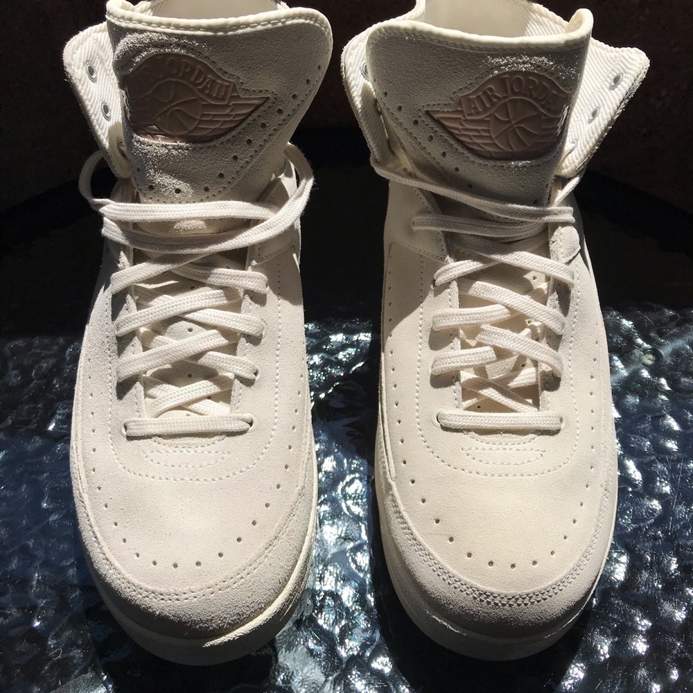 Air Jordan Retro 2